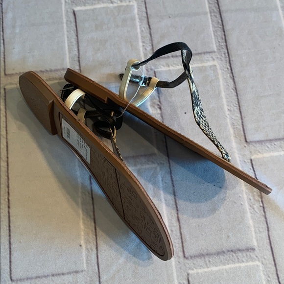 🎉NEW LISTING!🎉LOFT Snakeskin Print Sandals - Picture 4 of 10